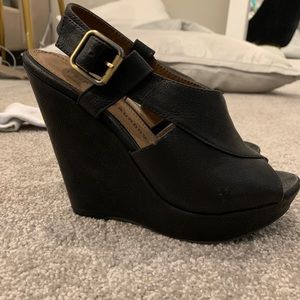 Black leather Chinese Laundry wedges